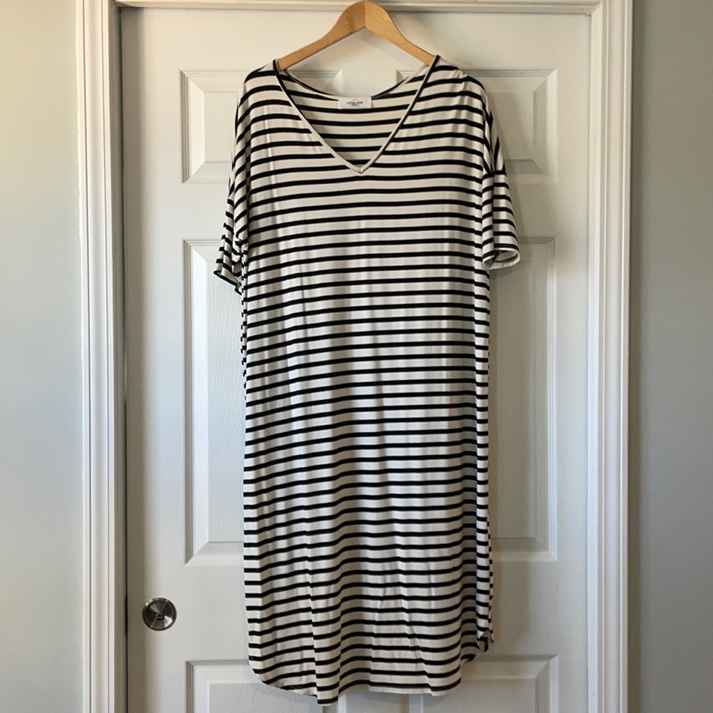 Carly Jean Los Angeles MIDI dress